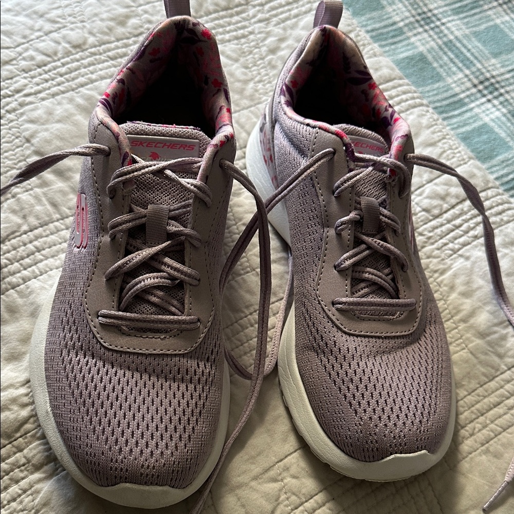 Skechers Women's Purple and Pink print Sneakers Air Dynamight